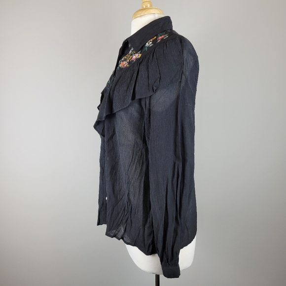 NWOT Shop The Trends Floral Top - Picture 3 of 9